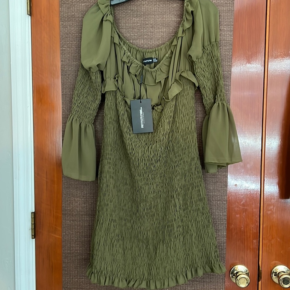 Pretty Little things body con dress size 16 new olive chiffon